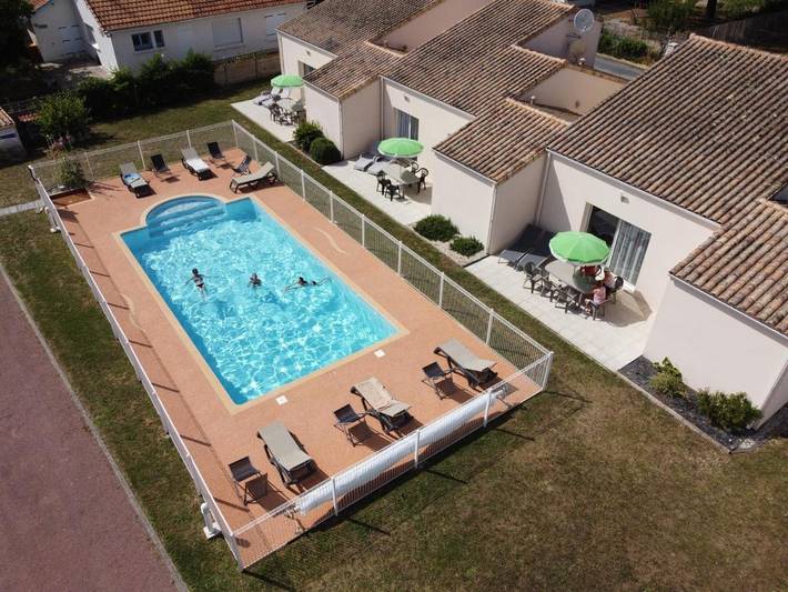 Location de vacances pour 6 personnes, avec piscine ainsi que jardin et vue, adapté aux familles à Bourcefranc-le-Chapus - 2