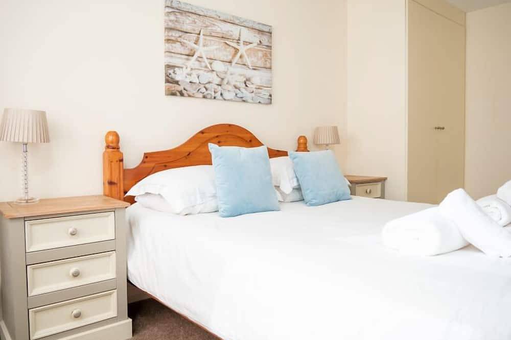 Hel lejlighed, Modern apartment in picturesque north Guernsey, by beautiful bay and Vale Castle in Guernsey