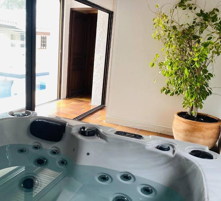 Location de vacances pour 2 personnes, avec jardin ainsi que piscine et vue à La Crau - 3