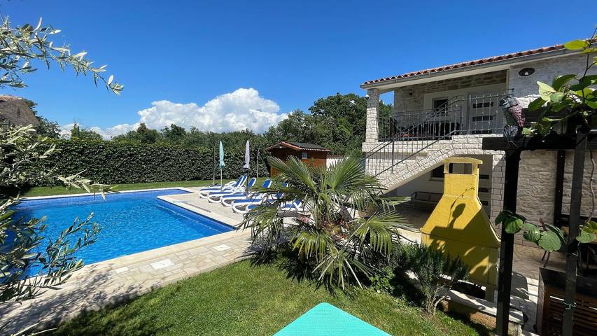 Ferienhaus für 8 Personen, mit Pool und Garten sowie Terrasse - 1
