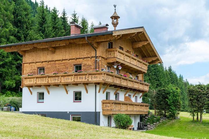 Ferienwohnung für 4 Personen, mit Ausblick und Garten in Eben im Pongau