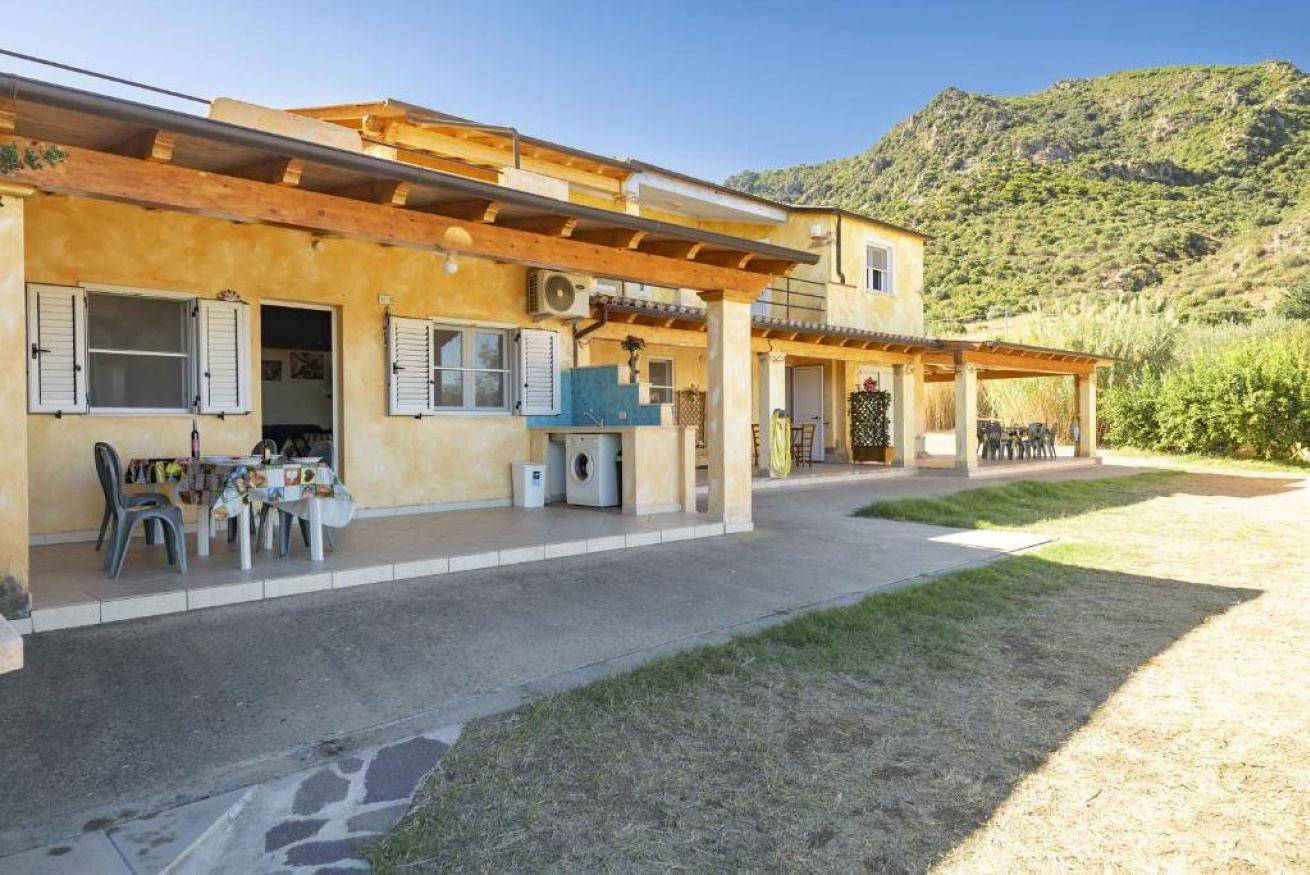 Geheel appartement, Vakantieappartement voor 6 personen met balkon/terras in Tertenia, Provincie Ogliastra