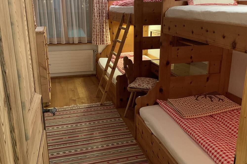 Ganze Wohnung, Gemütliche Wohnung am Klosters Platz, 6 Pers., Wlan in Klosters-Serneus, Plessur Alpen