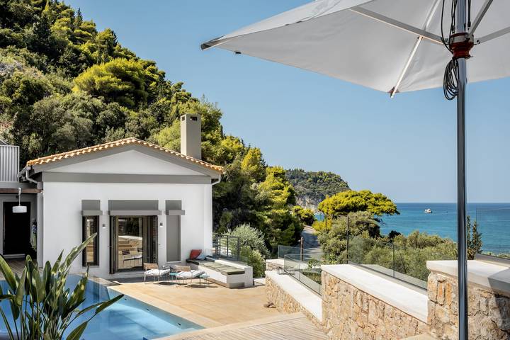 Villa voor 11 personen, met zwembad en tuin in Agios Nikitas