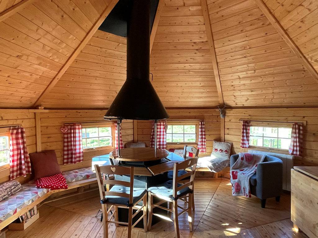 Kota du Lac de Bairon, gîte insolite à la ferme in Sauville, Ardennes