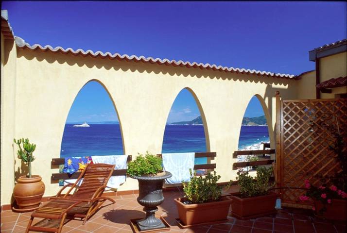 Apartamento de vacaciones para 4 personas, con jardín además de vistas y terraza - 1