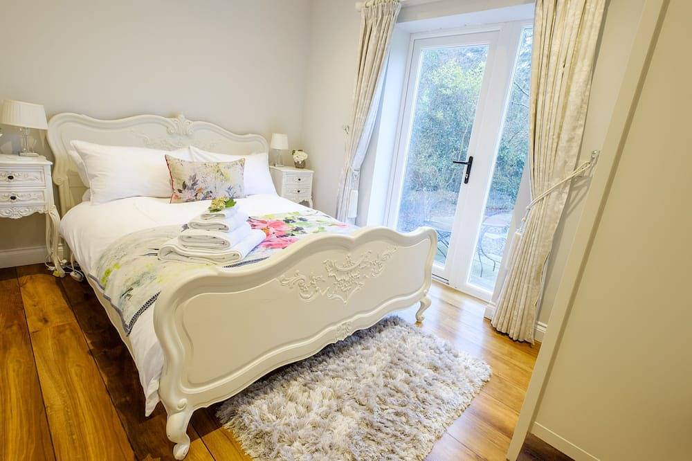 4 Star Luxury Romantic Break - The Pavilion at Brunger House (Dog Friendly) in Tenterden, Ashford region