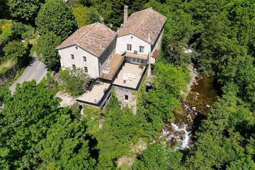 Location de vacances pour 15 personnes, avec piscine à Antraigues-sur-Volane
