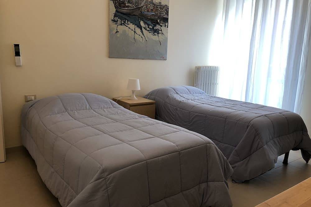 Appartement entier, Nouvelle application géniale. avec 3 chambres près de la mer (app.3) wi-fi in Alassio, Riviera di Ponente