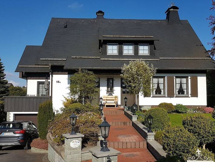 Ferienhaus für 4 Personen, mit Balkon und Whirlpool sowie Terrasse und Garten