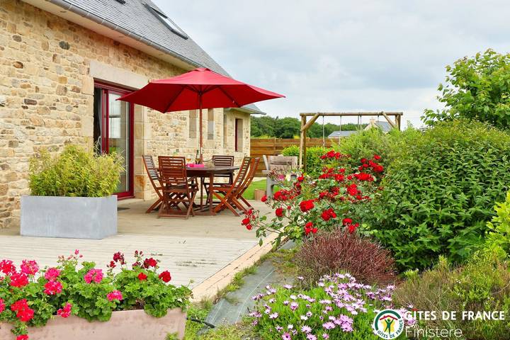 Gîte für 6 Personen, mit Terrasse und Garten in Plougoulm