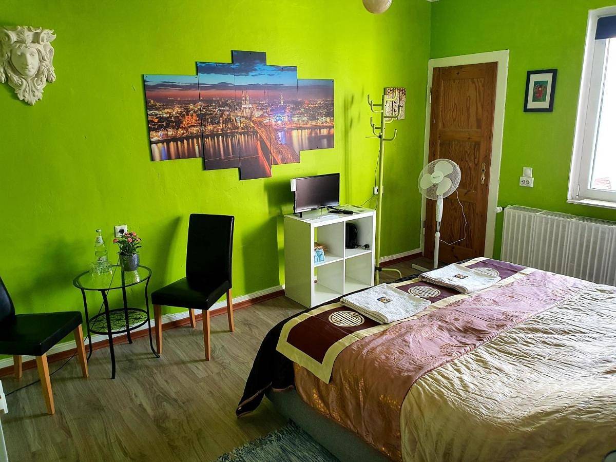 Deluxe Double Room with Shared Bathroom in Kalk (Keulen), Keulen