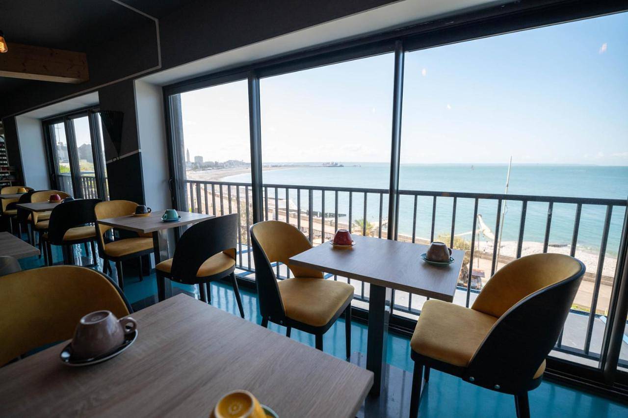 Logis Hotel - La Petite Rade in Saint-Martin-du-Littoral, Région du Havre