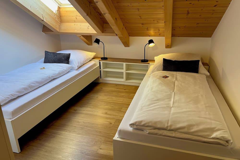 Ganze Wohnung, Exklusive Dachgeschosswohnung (80qm)mit zwei Schlafzimmern in Sinzing, Ostbayern