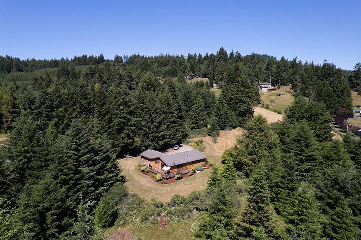 Vacation rental for 6 people, with yard and terrace, with pets in Humboldt County