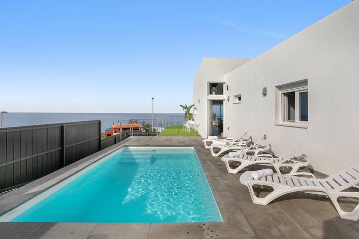 Cheap villa for 6 people, with Garden
