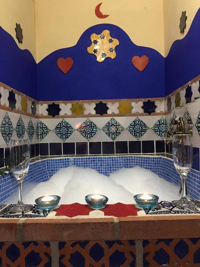 Apartamento para 4 personas, con Terraza además de Jacuzzi y Piscina en Hinojares