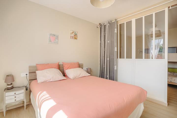 Guest Room “Aix” – Spacious Family Suite in Aix in Virson, Rochefort region