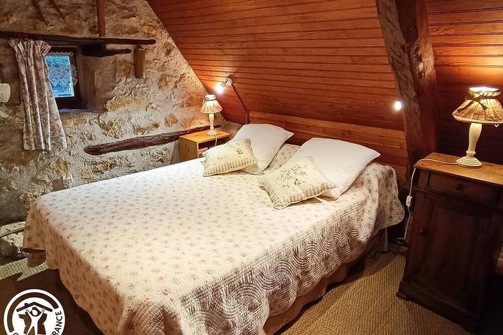 Location de vacances pour 3 personnes, avec jardin dans Cénevières - 2