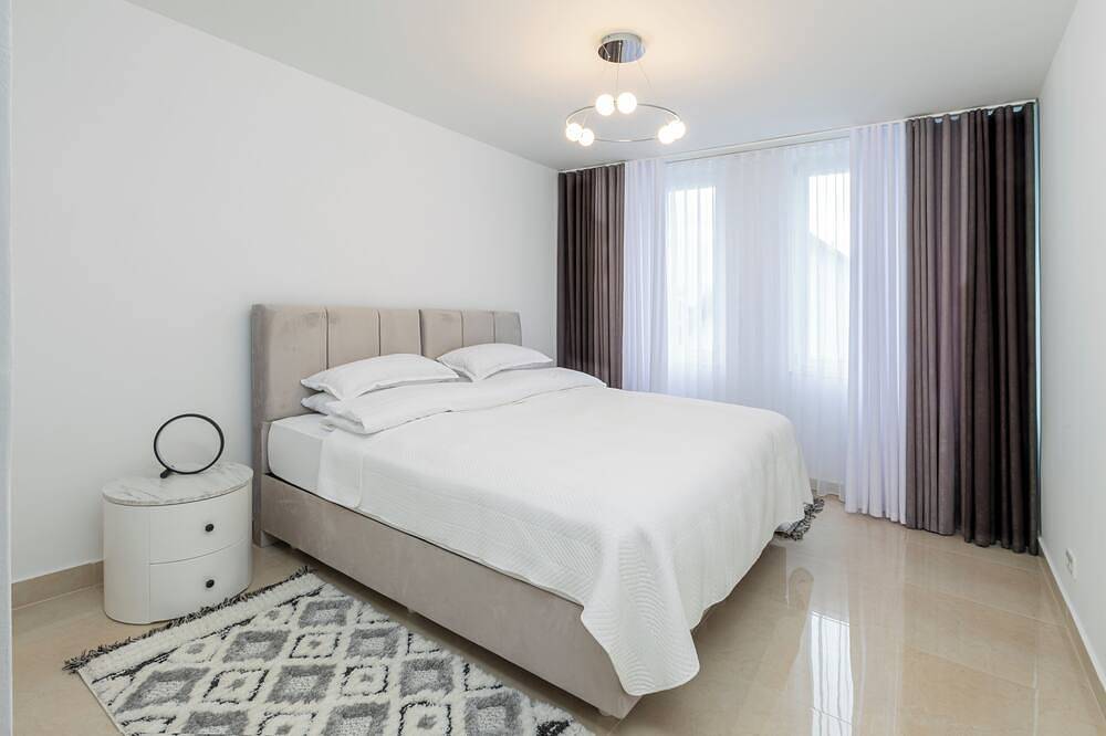 Villa Nova Berlin : Modernes Ferienhaus mit viel Platz für Erholung und Komfort in Treptow - Köpenick, Berlin