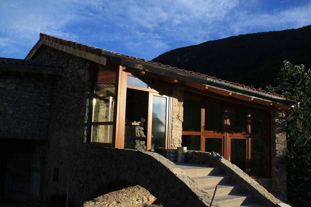 Maison idyllique et familiale avec sauna, au bord d'une rivière in Treschenu-Creyers, Parc naturel régional du Vercors