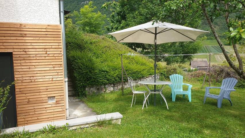 Gîte pour 2 personnes, avec terrasse dans Chignin
