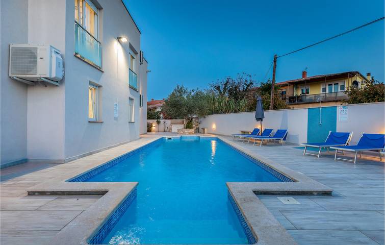 Spacieux appartement 1 chambre avec piscine, Wi-Fi et accès à la plage à 1 km in Umag, Région d'Umag