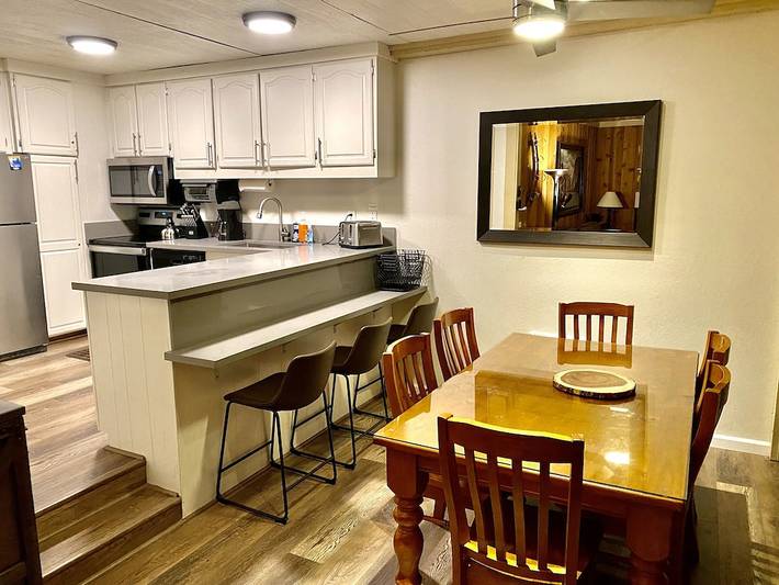 Vacation rental for 6 people, with sauna and pool as well as hot tub in Mammoth Lakes