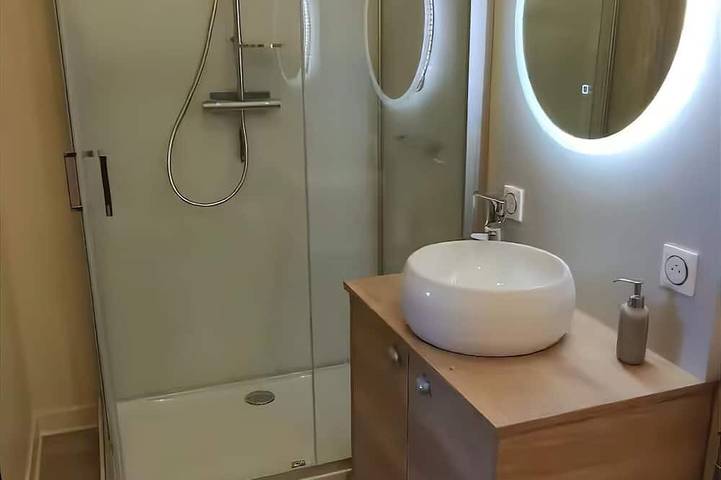 Ganze Wohnung, Stunning studio apartment in a residential complex on Rue de Courcelles in Arbois, Französischer Jura