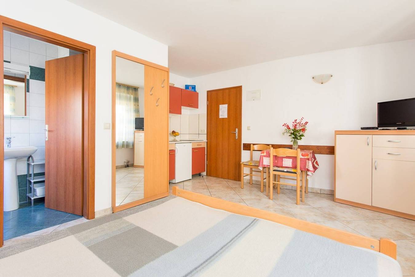 Ganze Wohnung, Studio Zic Nr.1 - ohne Balkon, 350 m vom Strand entfernt in Baska, Krk