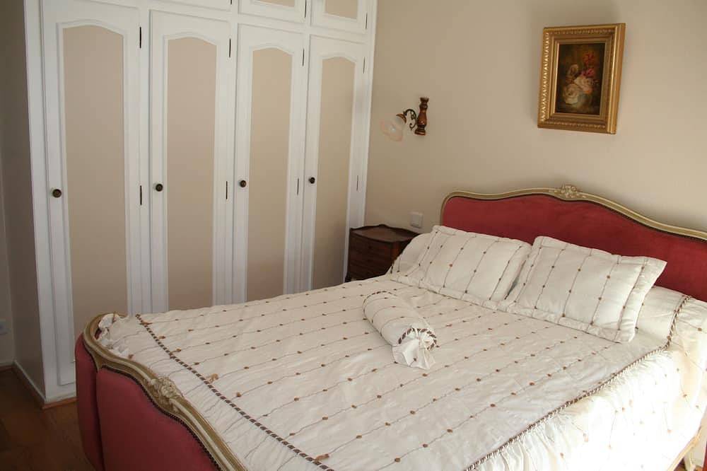 Apartamento entero, Excelente apartamento, céntrico, estacionamiento privado, tranquilo con ascensor in Périgueux, Périgord Blanc