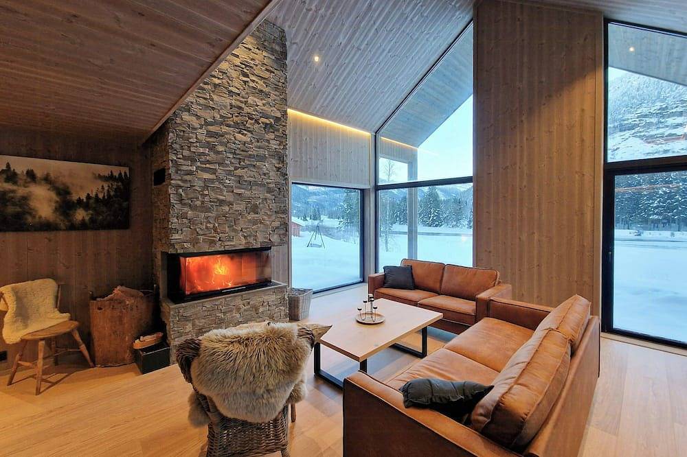 Hütte mit Steg am Fluss Otra im Setesdal in Bygland