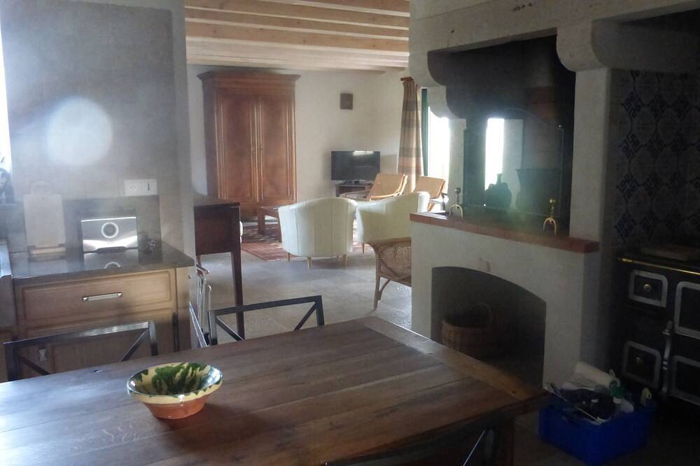 Außergewöhnliches haus, komfortabel und geräumig mit einem ökologischen see. in Lauzerte, Quercy