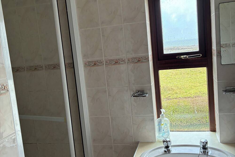 Cottage in a beautiful setting overlooking Galway Bay in Drumcreehy, County Clare