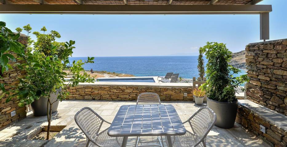 Villa for 2 people, with pool and terrace as well as ocean view in Tinos