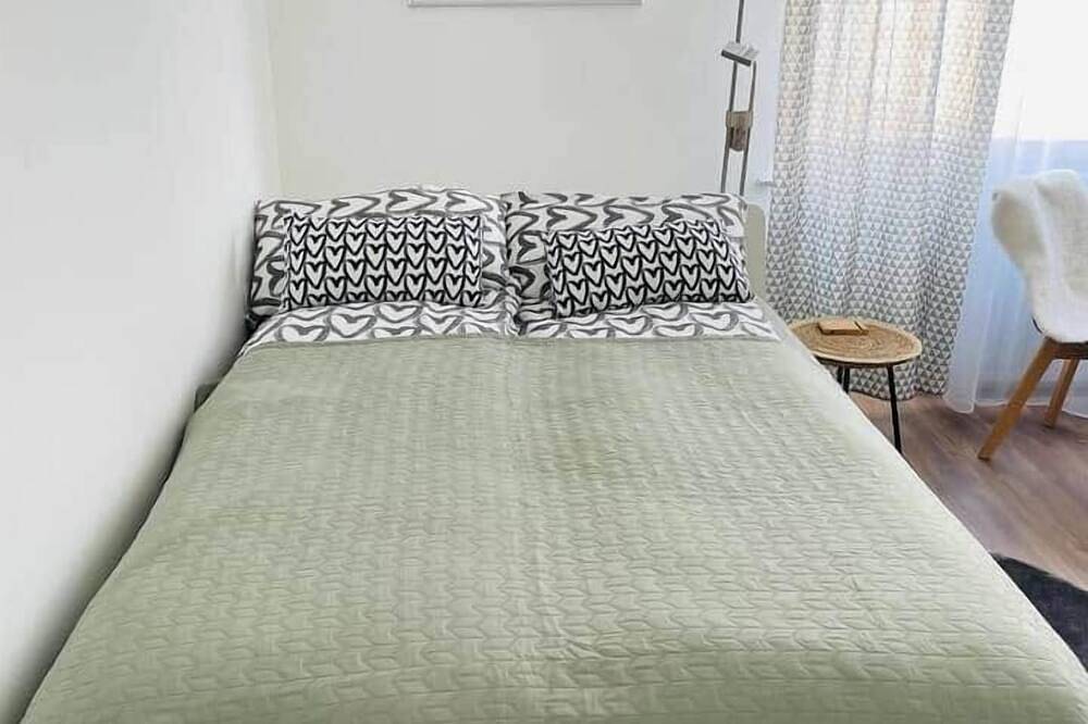 Entire apartment, Superbe Studio: Basel-Tram-Bus Airport Ch/Fr/De in Saint-Louis, Mulhouse region