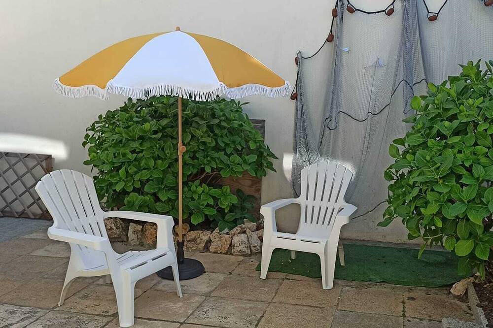 Charming, renovated fisherman's cottage in the heart of Ile Tudy, with a private courtyard in Île-Tudy, Côte de Cornouaille