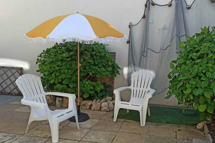 Charming, renovated fisherman's cottage in the heart of Ile Tudy, with a private courtyard in Île-Tudy, Côte de Cornouaille
