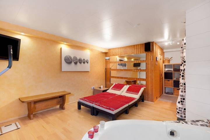 Entire apartment, Apartment 'Lemke' with Terrace, Sauna, Shared Garden and Wi-Fi in Stadt Hufingen, Donaueschingen