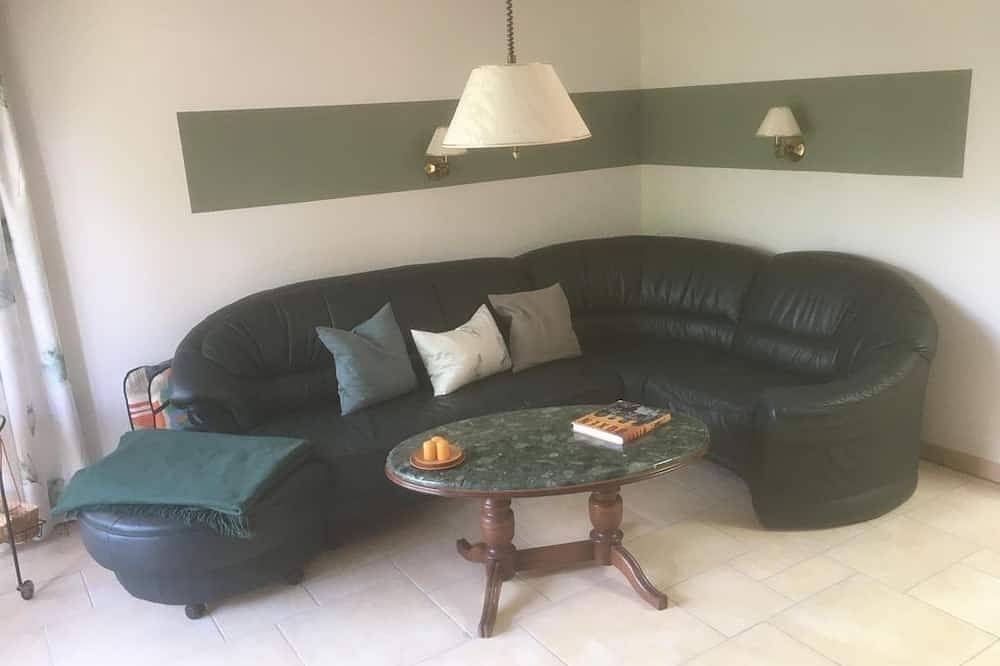 Ganze Wohnung, Bungalow im Schloßgarten - Bungalow Gartenblick in Schwerin, Schweriner See