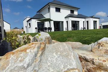 Gîte pour 6 personnes, avec terrasse et jardin à Ruca