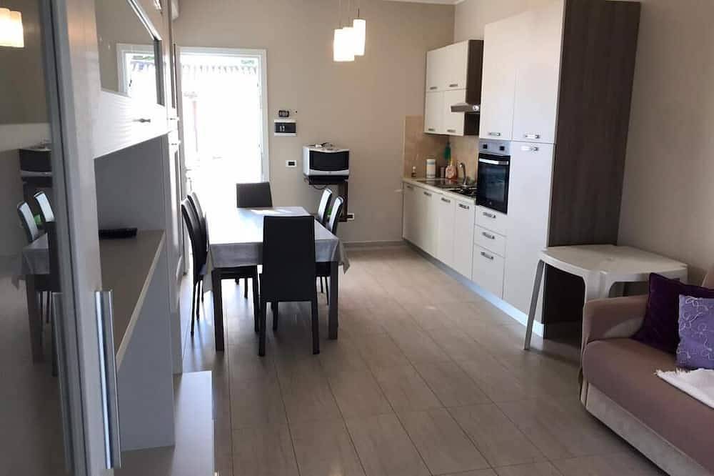 Apartamento entero, Sicily house 100 mt from the sea, garden, climate, terrace, laundry room in Provincia de Ravenna
