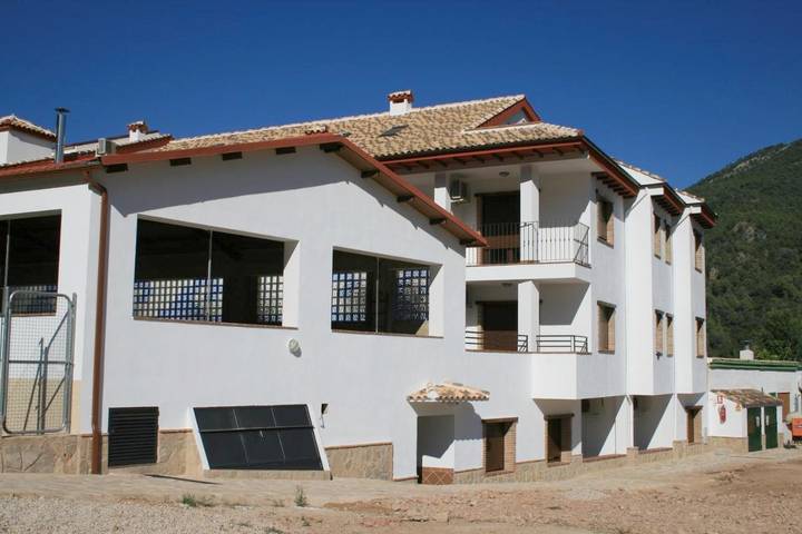 Apartamento de vacaciones para 3 personas, con piscina además de jardín y terraza, Se admiten mascotas en Sierra de Segura - 3