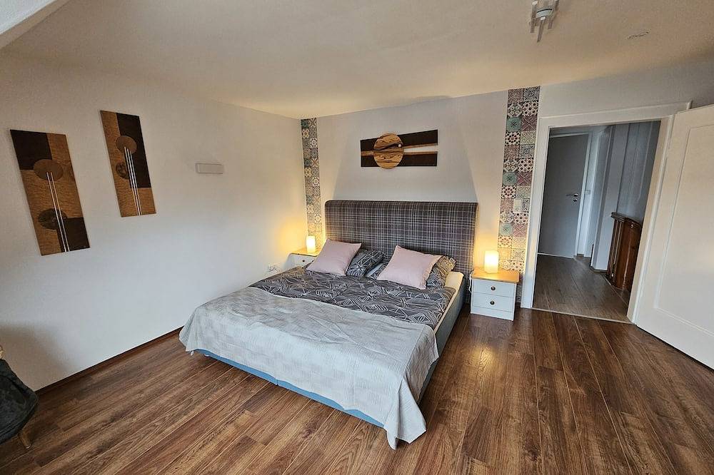 Gemütliches Ferienhaus Weitblick mit großem Balkon und Terrasse zum Entspannen in Niederaula, Rhön-Hessen
