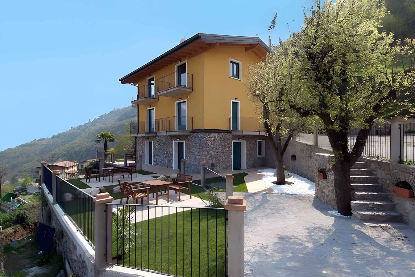 Appartamento intero, Appartamento per le vacanze con terrazza e vista lago in Tremosine, Prealpi Gardesane