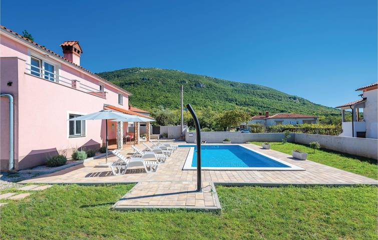 Reizende Ferienwohnung mit Pool und Terrasse in der Nähe des Restaurants Tri Murve in Kršan, Ostküste Istrien