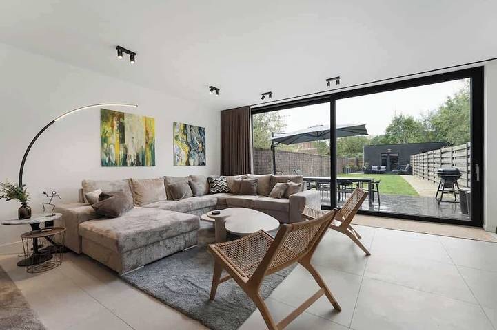 Ferienhaus für 12 Personen, mit Garten und Sauna sowie Whirlpool