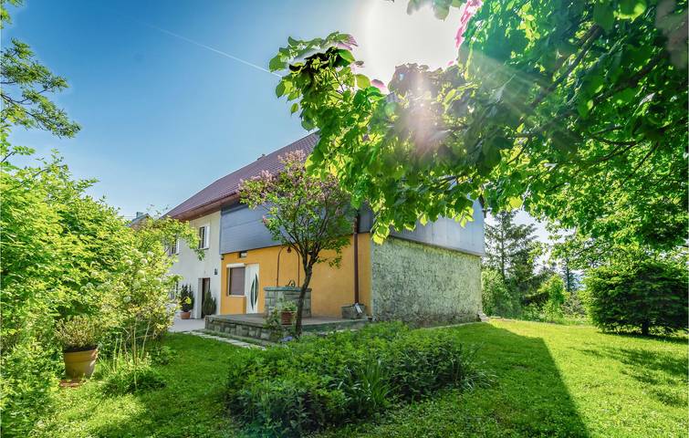 Gemütliche 1-Zimmer-Wohnung mit Terrasse in Fuzine, 1,5 km vom Stadtzentrum entfernt in Fuzine, Primorje-Gorski Kotar