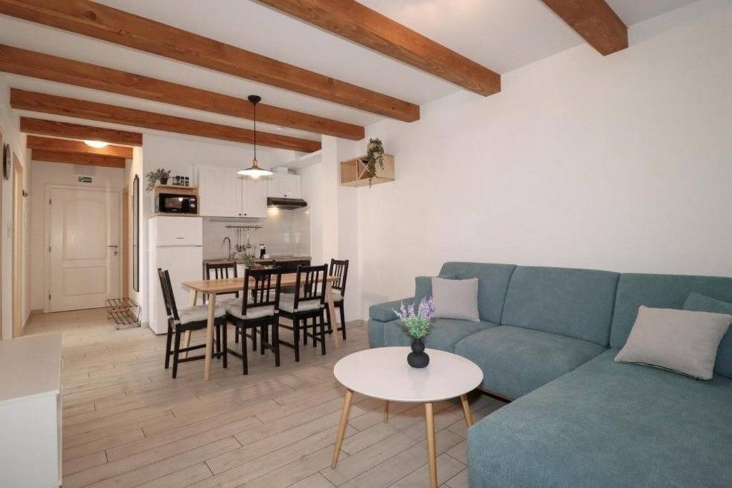 Ganze Wohnung, 2-Zimmer-Ferienwohnung mit Balkon und Meerblick Brodarica, Sibenik A-25027-d in Brodarica, Šibenik-Knin