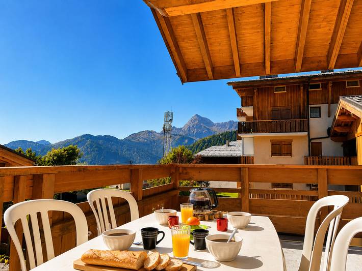 Gîte pour 6 personnes, avec Balcon ainsi que Terrasse et Piscine dans Office De Tourisme De Notre Dame De Bellecombe - 2